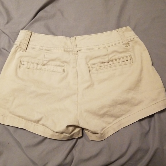 Tan shorts - Picture 2 of 4